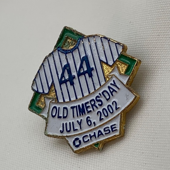 Vintage 2002 NY Yankees Old Timers Day Reggie Jackson Lapel Pin - Picture 3 of 7